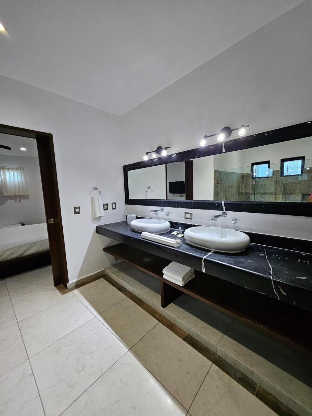 Live The Life Luxury, Location And Total Comfort *